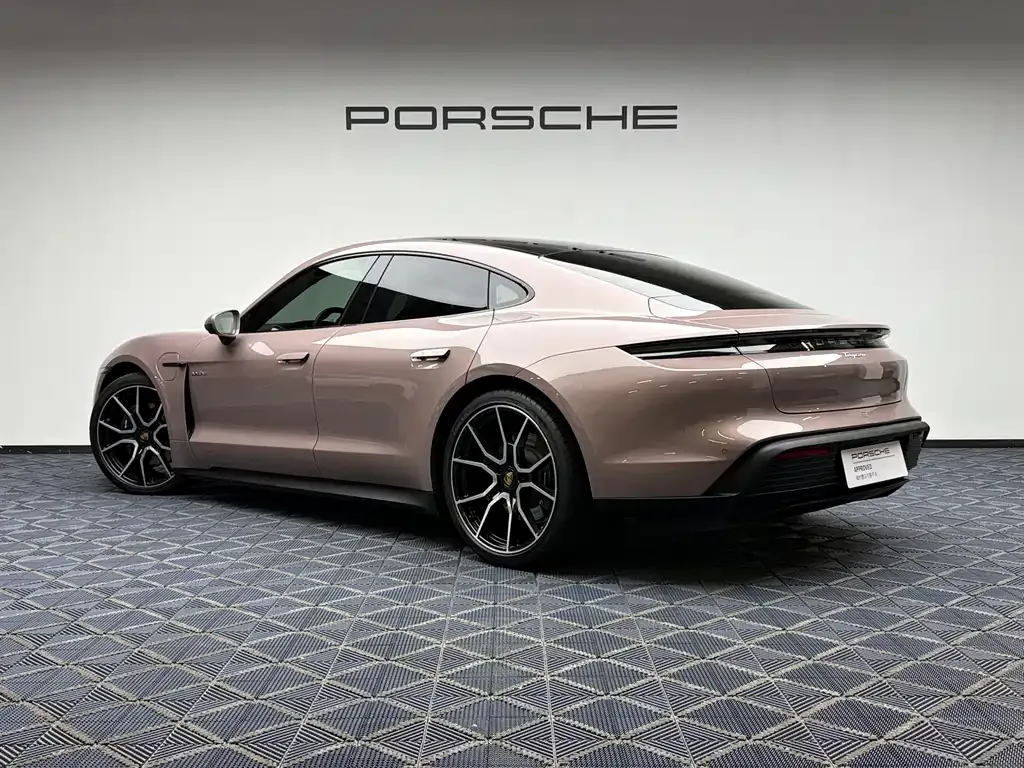 Porsche Taycan — фото 6