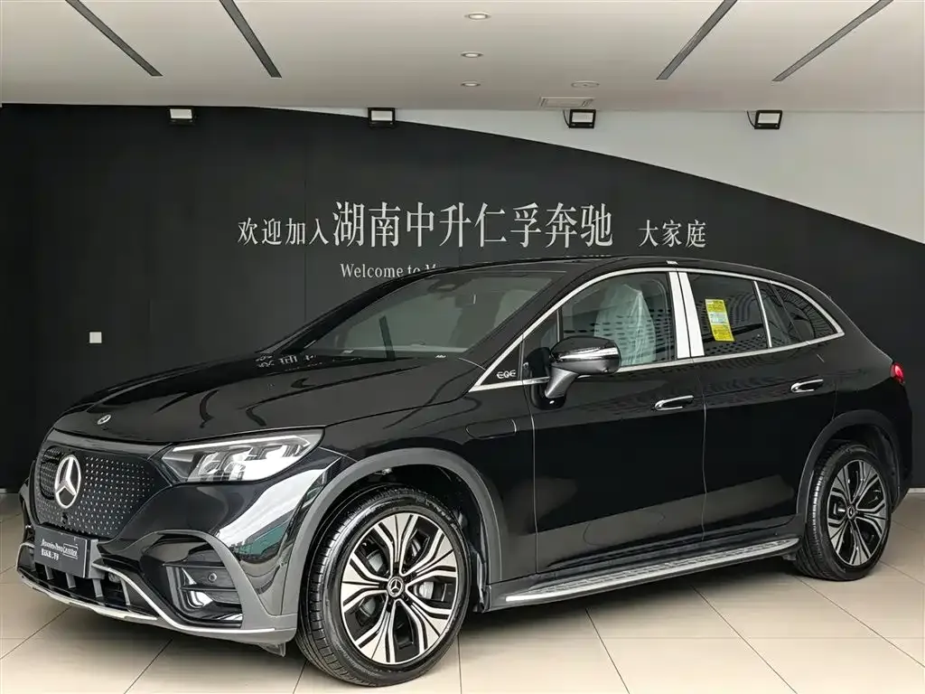 Mercedes-Benz EQE SUV — фото 1