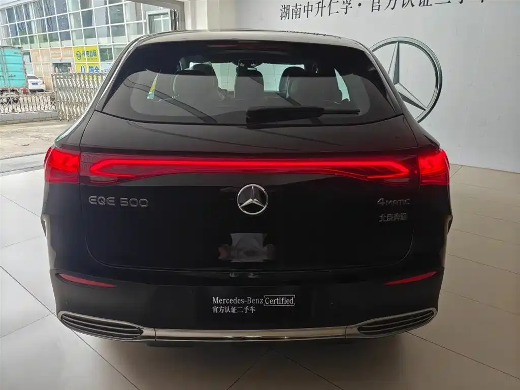 Mercedes-Benz EQE SUV — фото 7