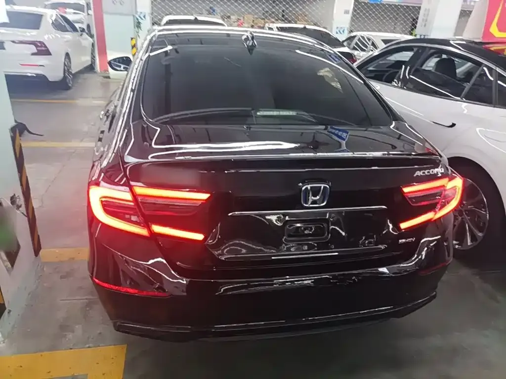 Honda Accord — фото 10