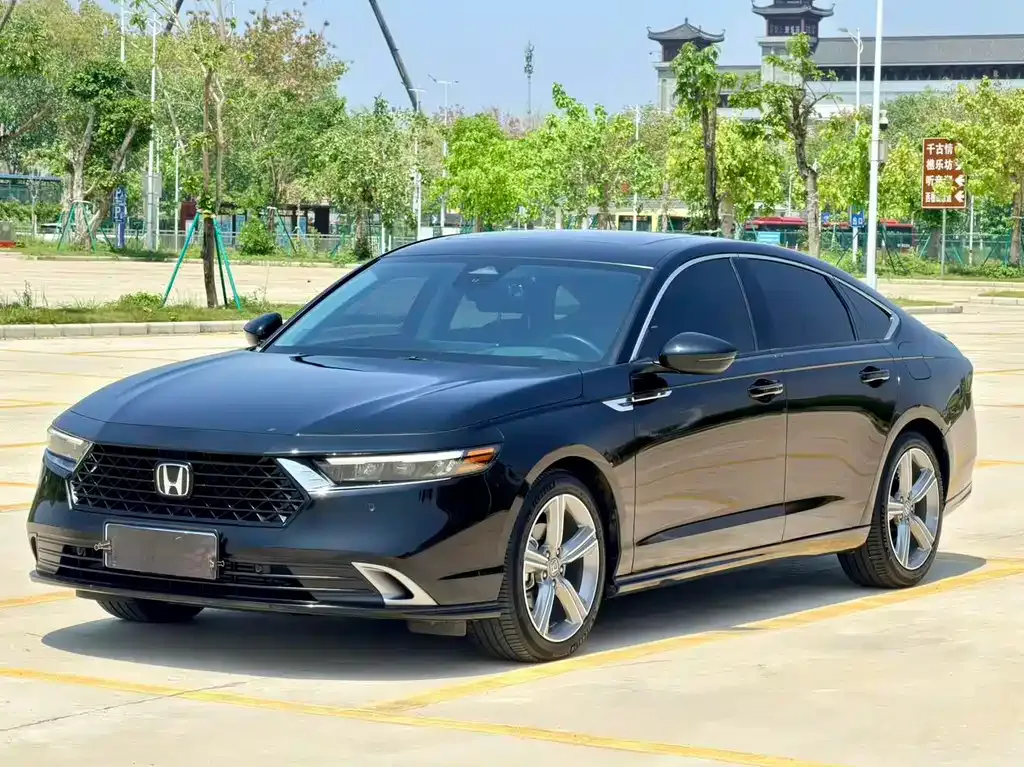Honda Accord — фото 1