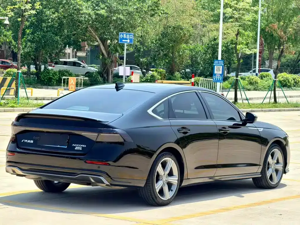 Honda Accord — фото 8