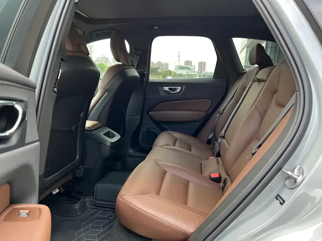 Volvo XC60 2024 из CN, фото 9