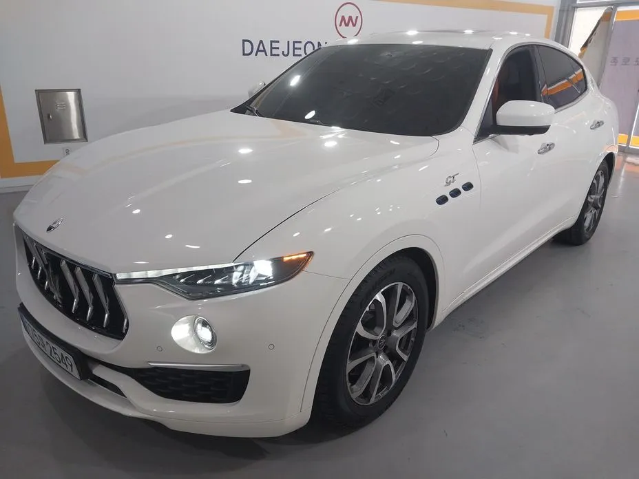 Maserati Levante — фото 1