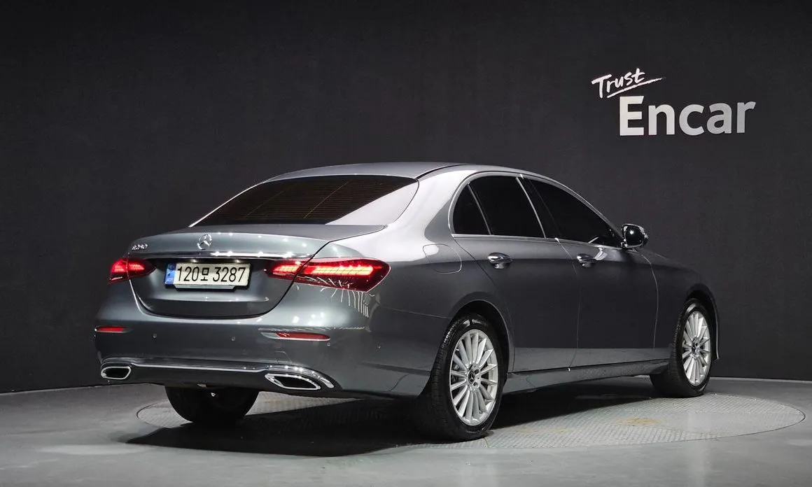 Mercedes-Benz E-Class — фото 4
