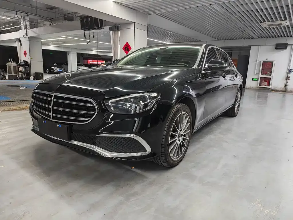 Mercedes-Benz E-Class — фото 1