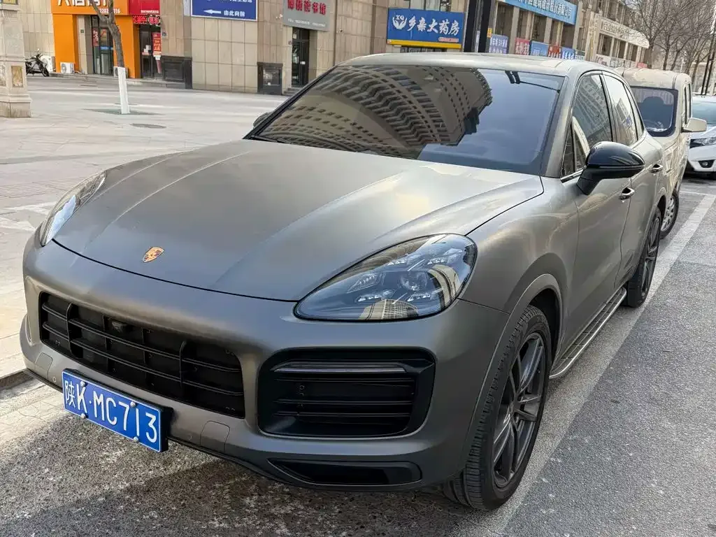 Porsche Cayenne — фото 1
