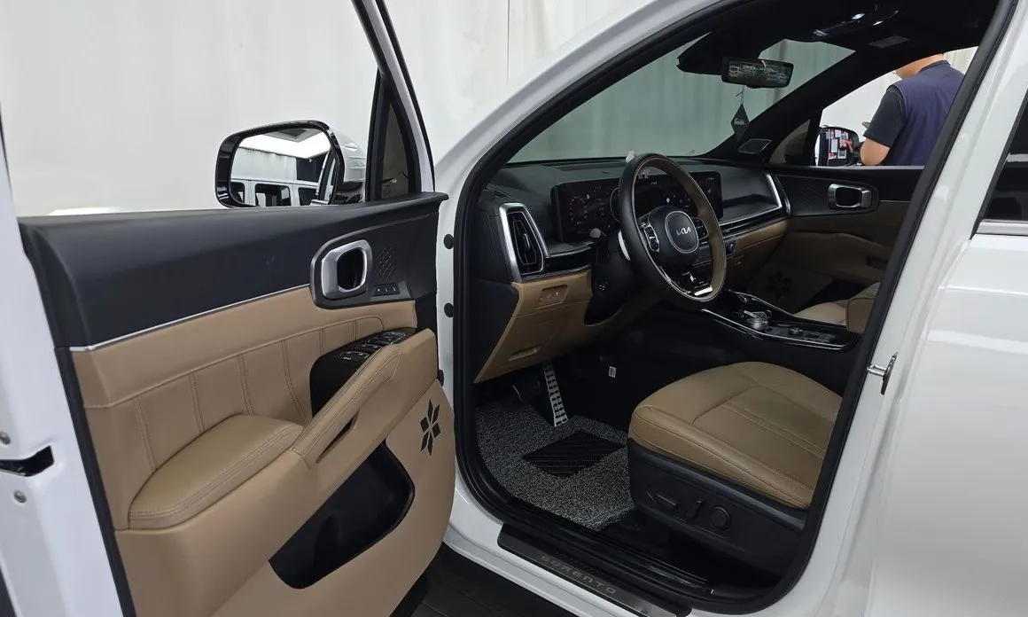 Kia Sorento — фото 7