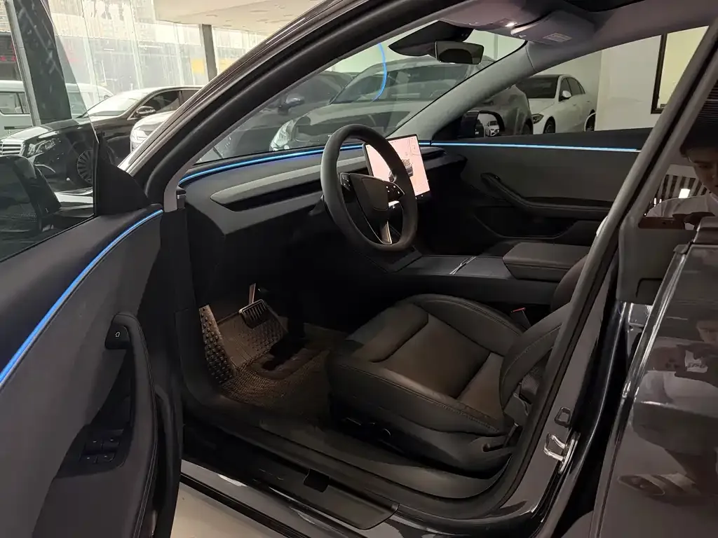 Tesla Model 3 — фото 6