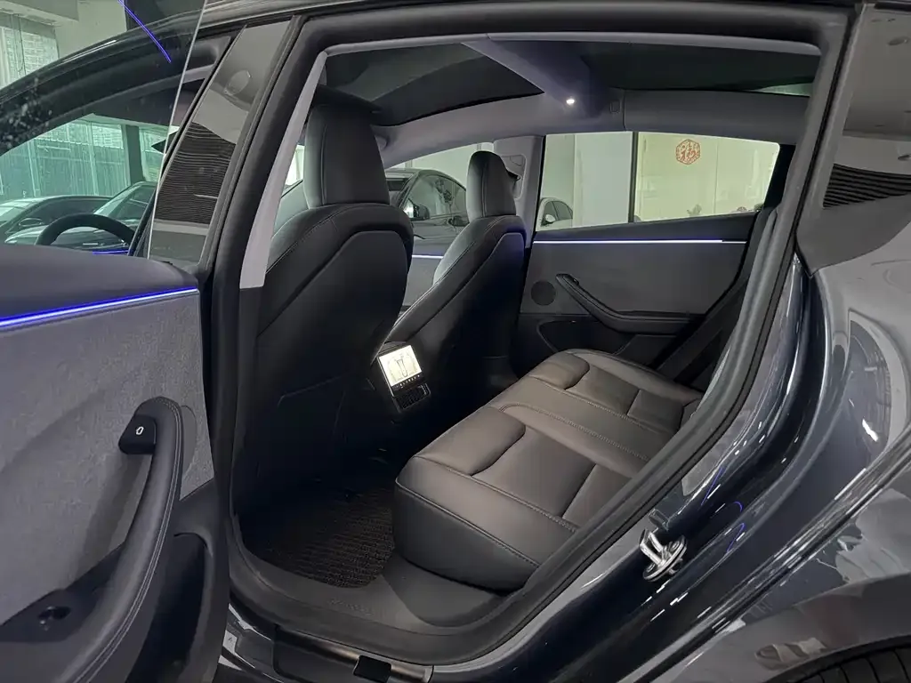 Tesla Model 3 — фото 4