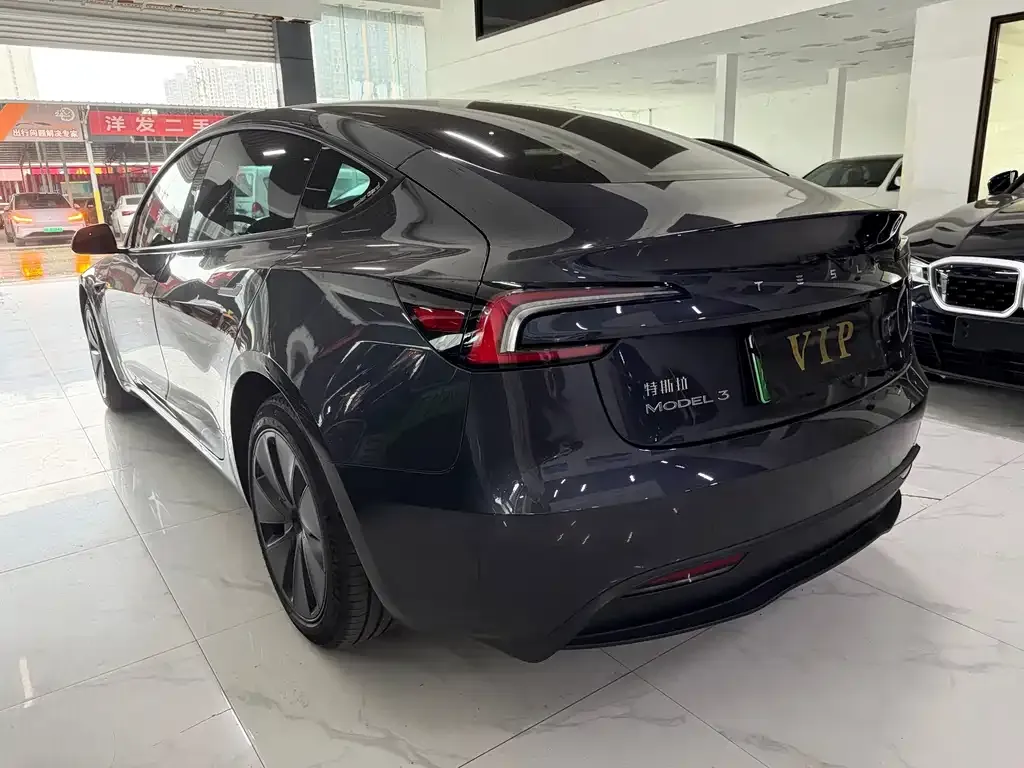 Tesla Model 3 — фото 9