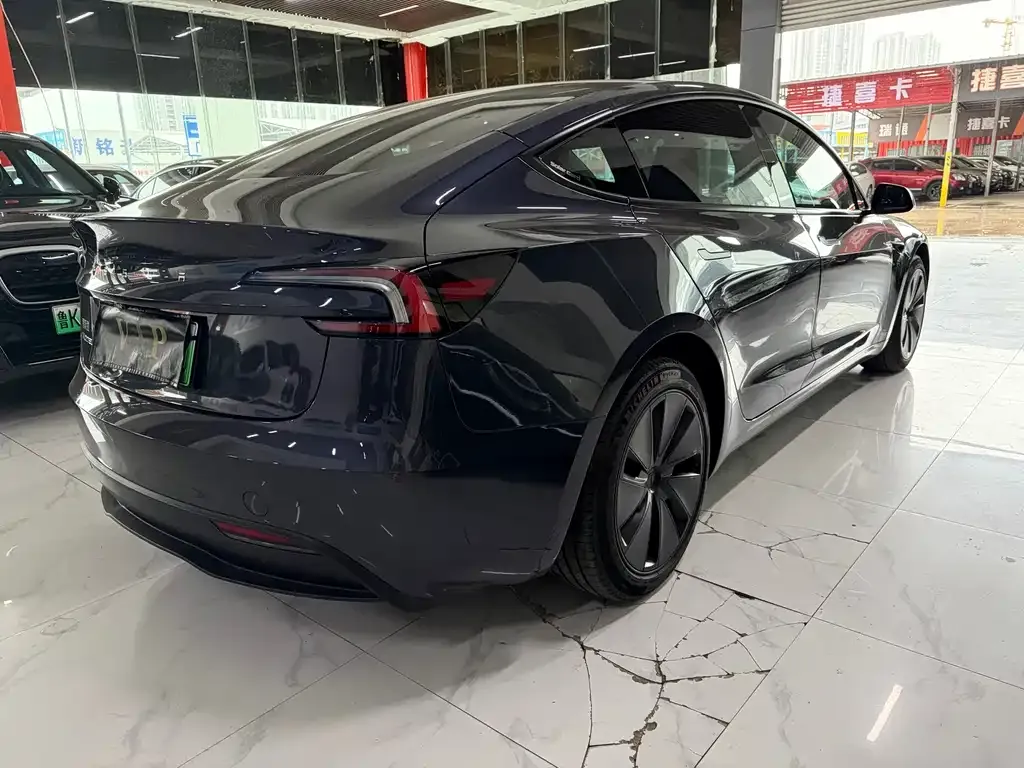 Tesla Model 3 — фото 2