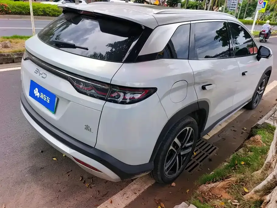 BYD L DM-i — фото 7