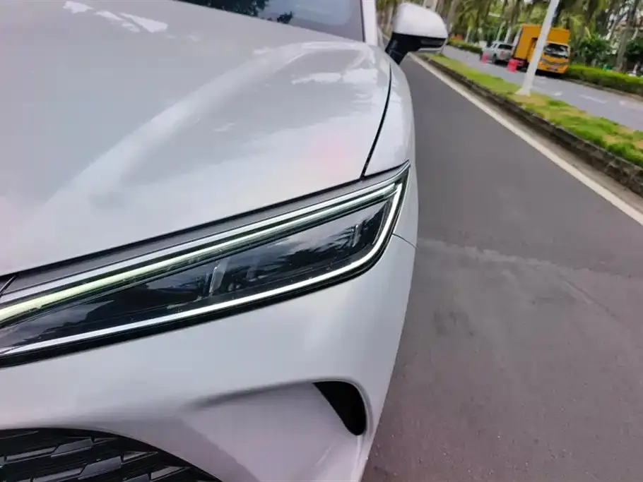 BYD L DM-i — фото 8