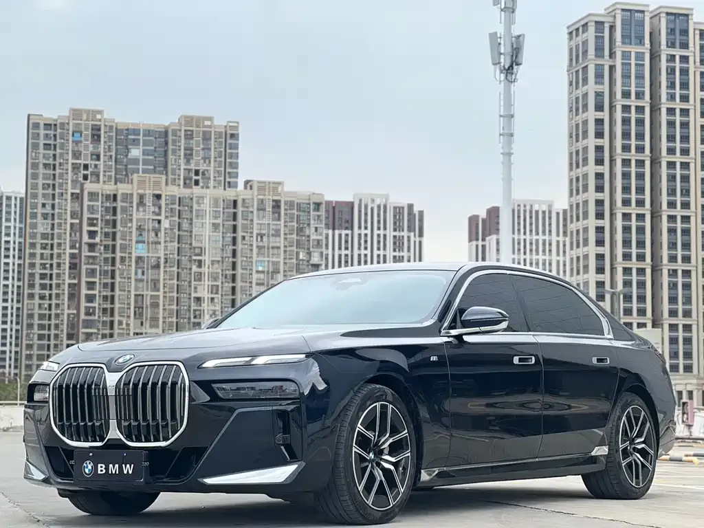 BMW 7 Series — фото 1
