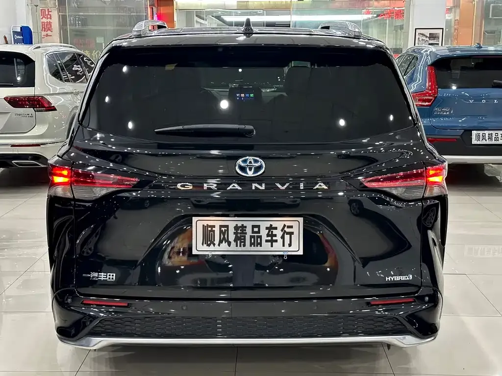 Toyota Granvia — фото 7
