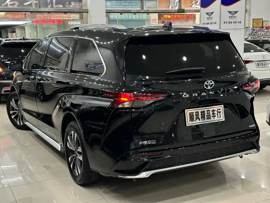 Toyota Granvia — фото 4