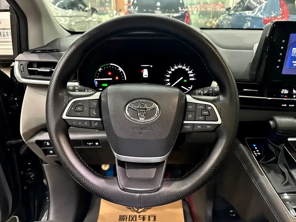 Toyota Granvia — фото 5
