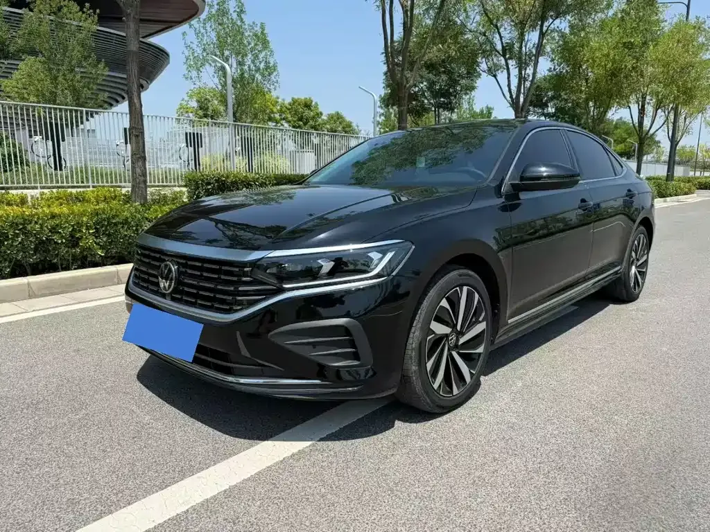 Volkswagen Passat — фото 1