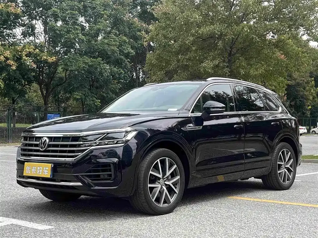 Volkswagen Touareg — фото 1