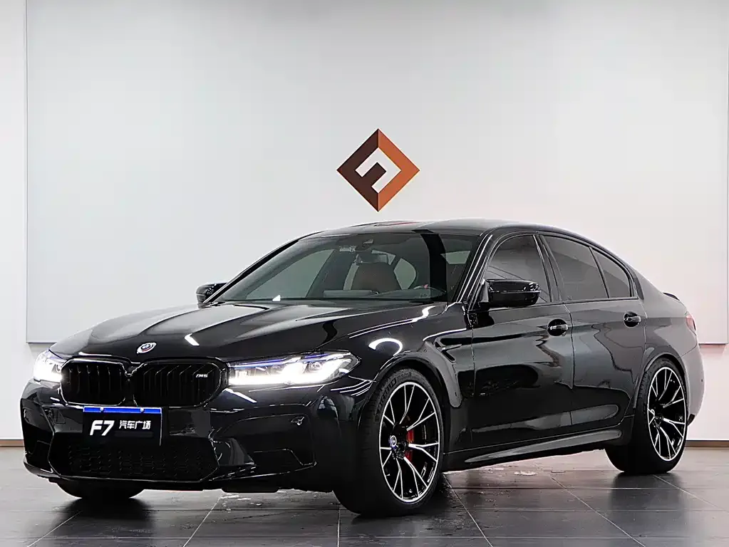 BMW M5 — фото 1