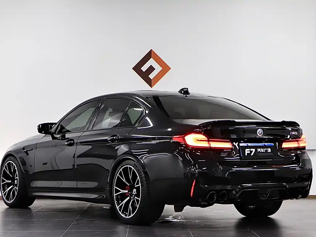 BMW M5 — фото 8