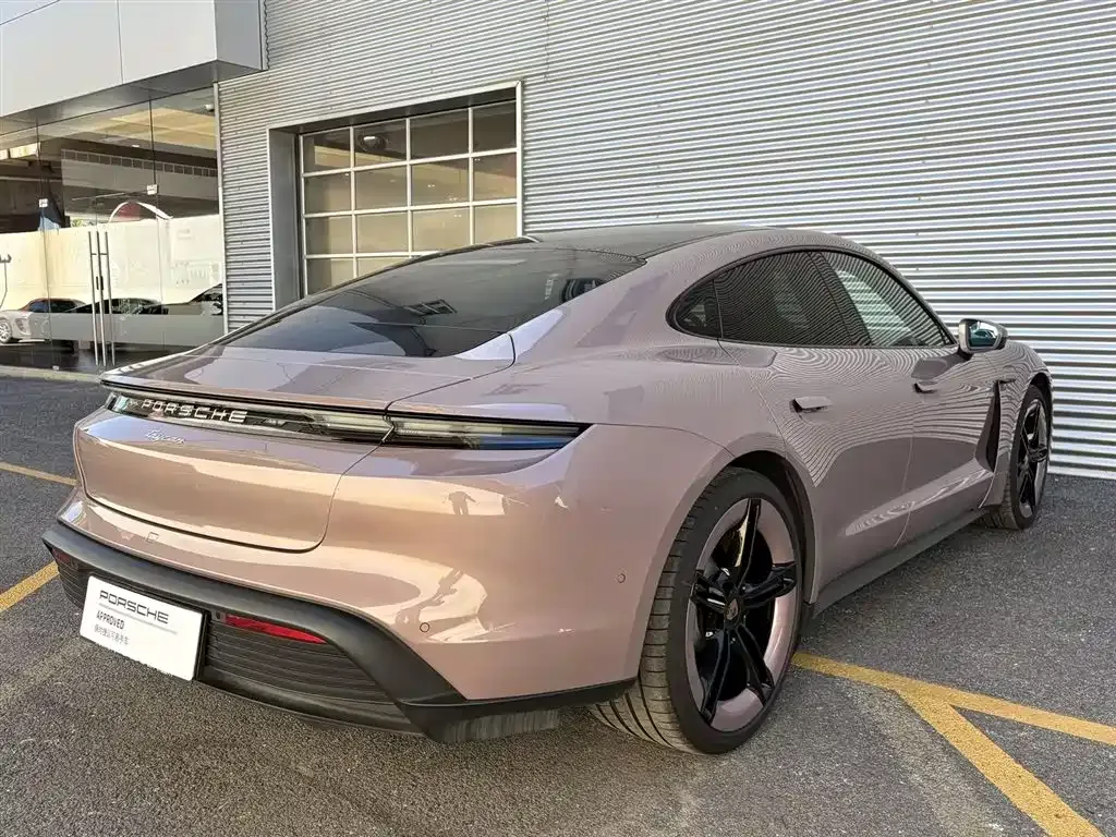 Porsche Taycan — фото 10