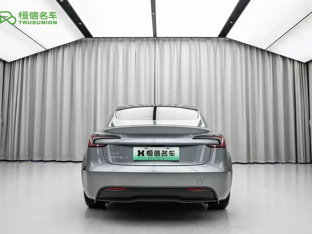 Tesla Model 3 — фото 10