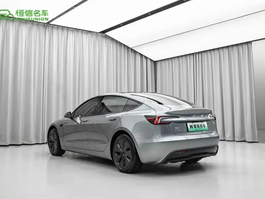 Tesla Model 3 — фото 9