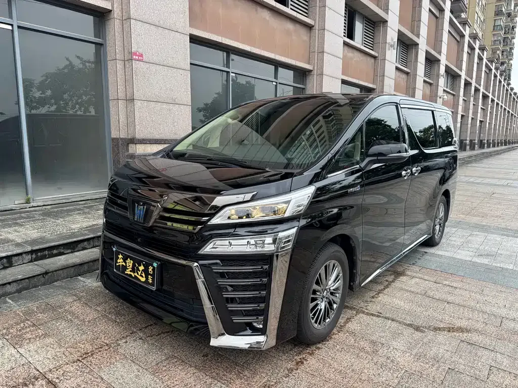 Toyota Vellfire — фото 1