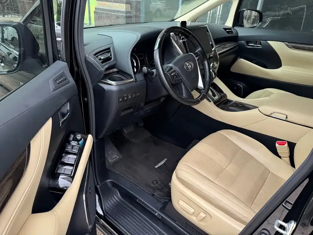 Toyota Vellfire — фото 4