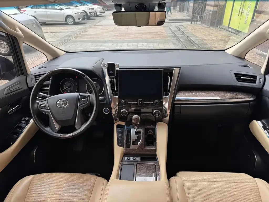 Toyota Vellfire — фото 2