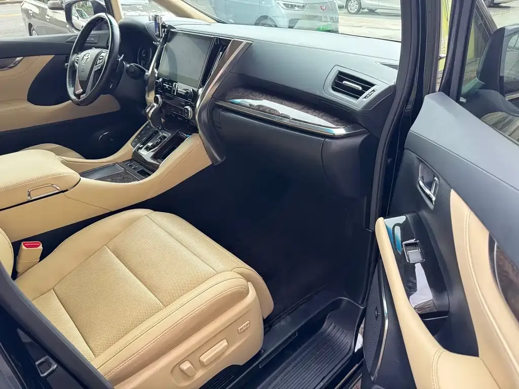 Toyota Vellfire — фото 8