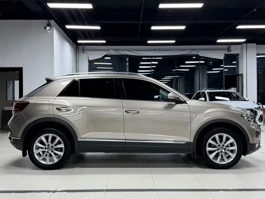 Volkswagen T-Roc — фото 8