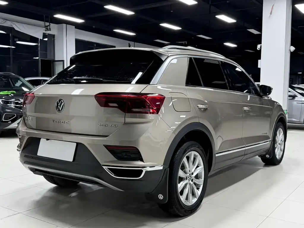 Volkswagen T-Roc — фото 7