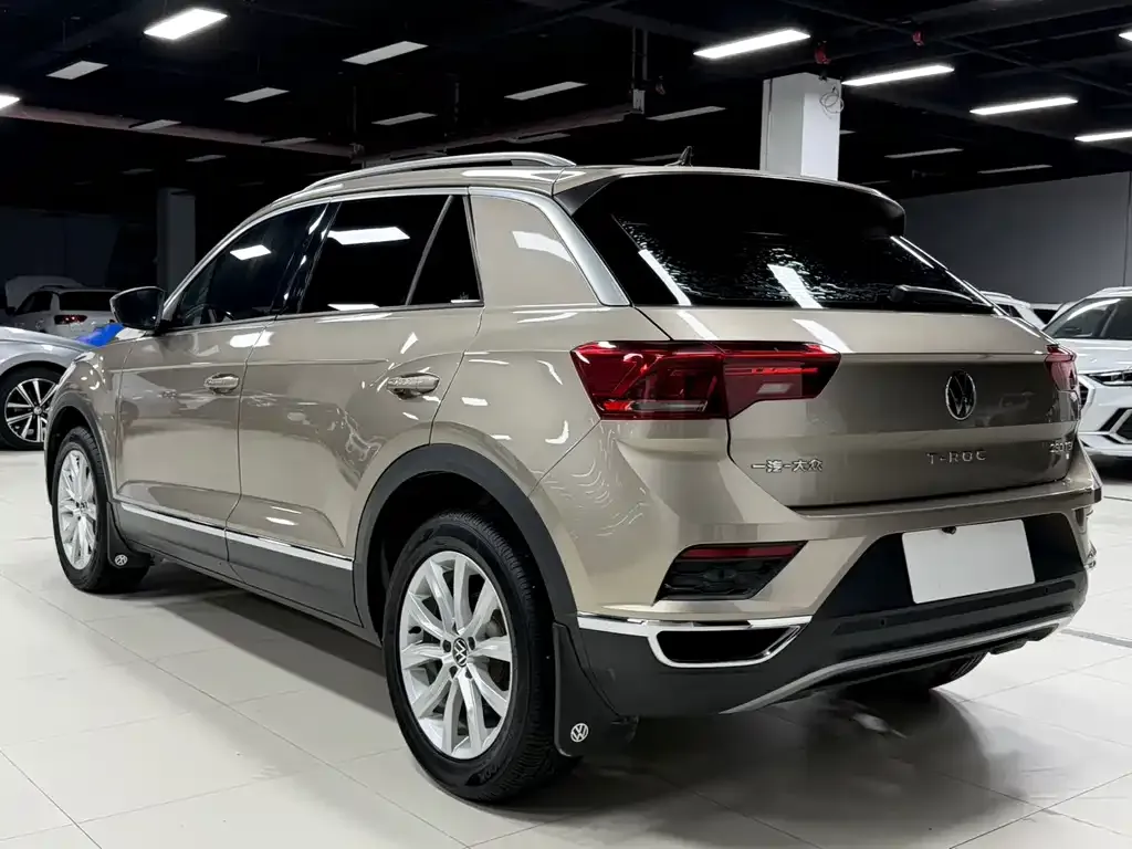 Volkswagen T-Roc — фото 6