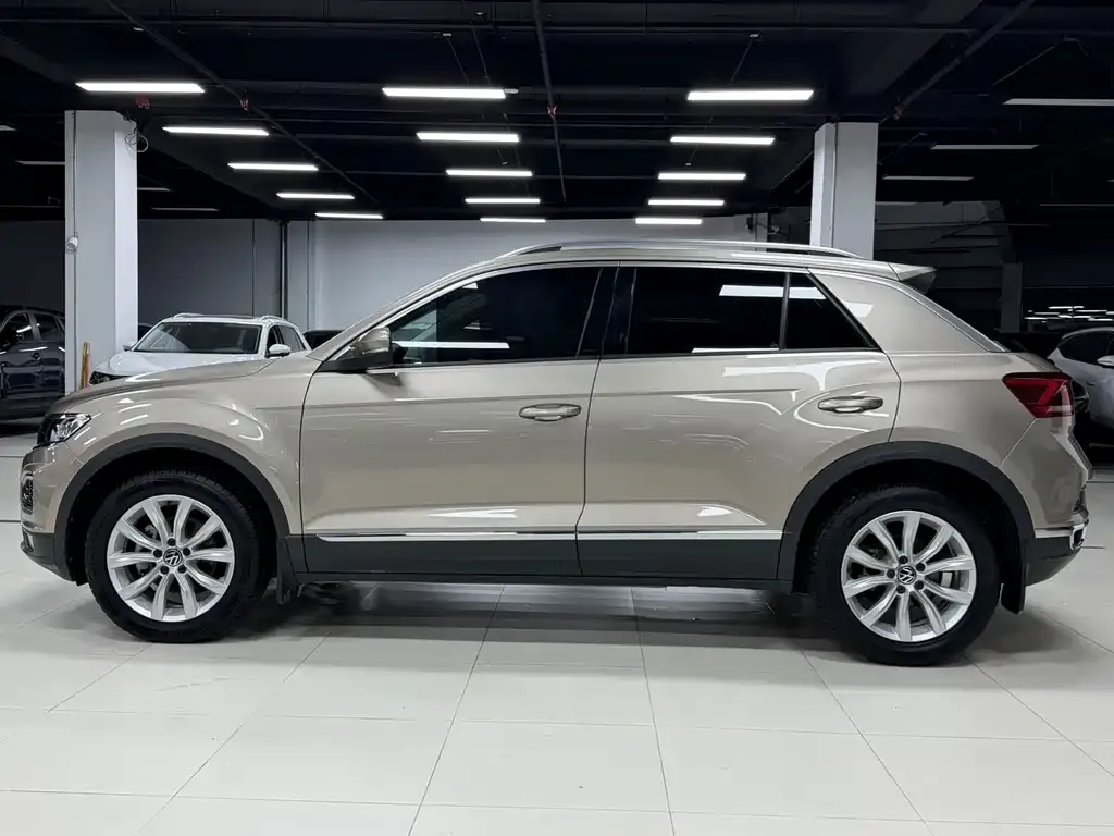 Volkswagen T-Roc — фото 5
