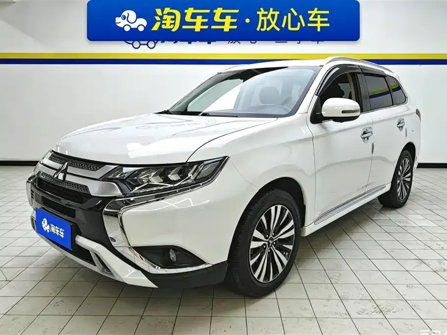 Mitsubishi Outlander — фото 1