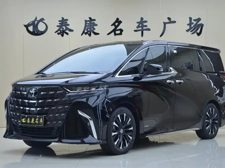 Toyota Alphard — фото 1