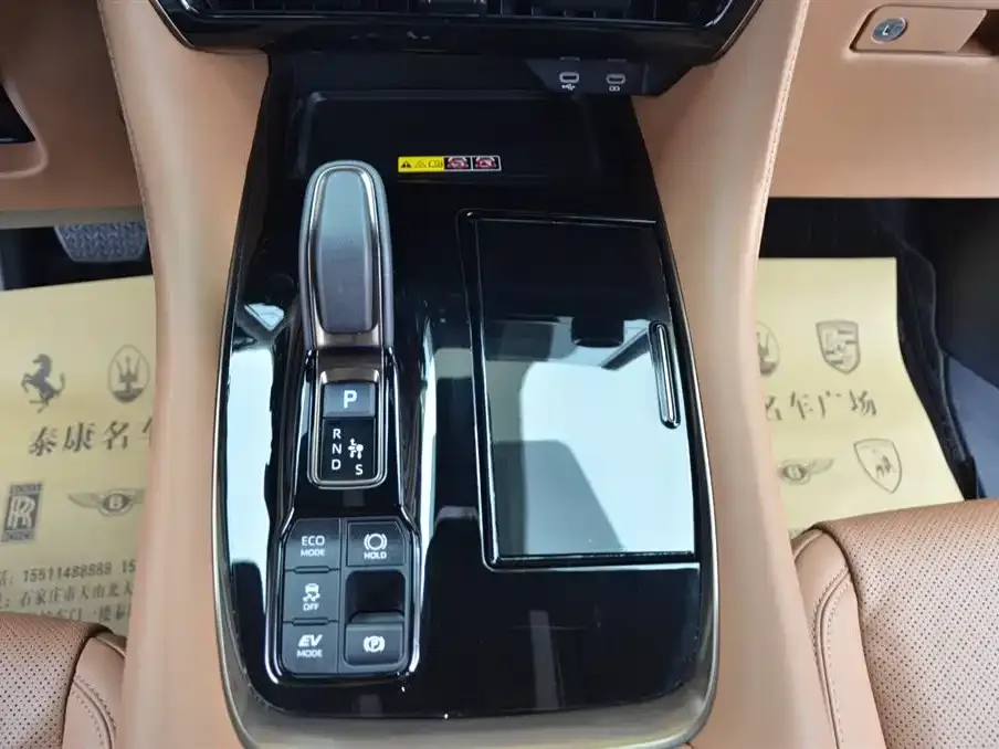 Toyota Alphard — фото 3