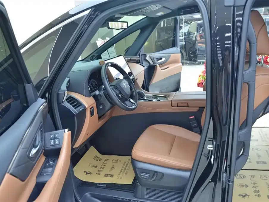 Toyota Alphard — фото 8