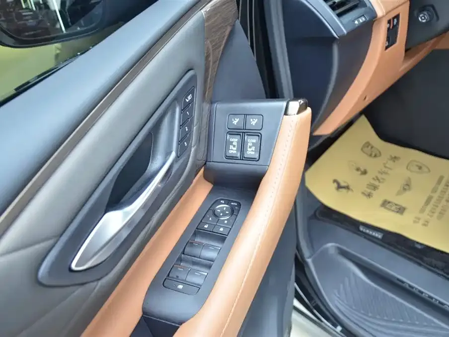 Toyota Alphard — фото 2