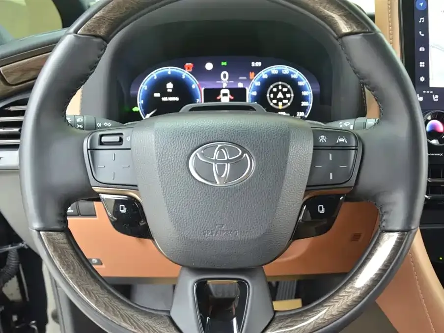 Toyota Alphard — фото 5