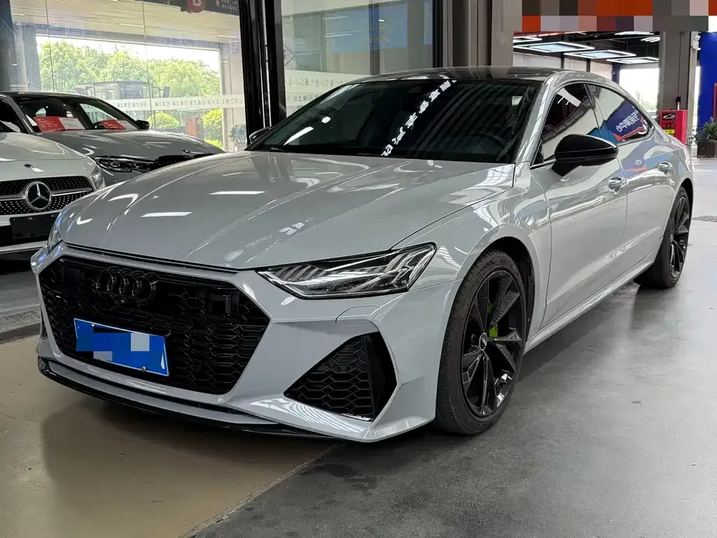 Audi A7L — фото 1