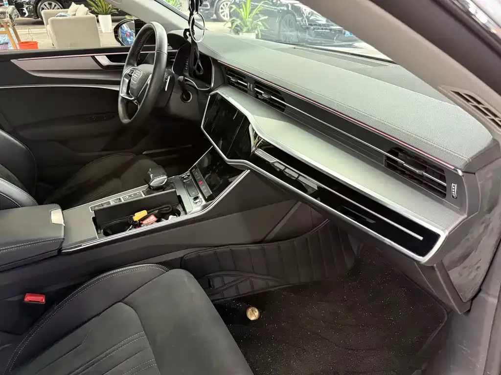 Audi A7L — фото 10