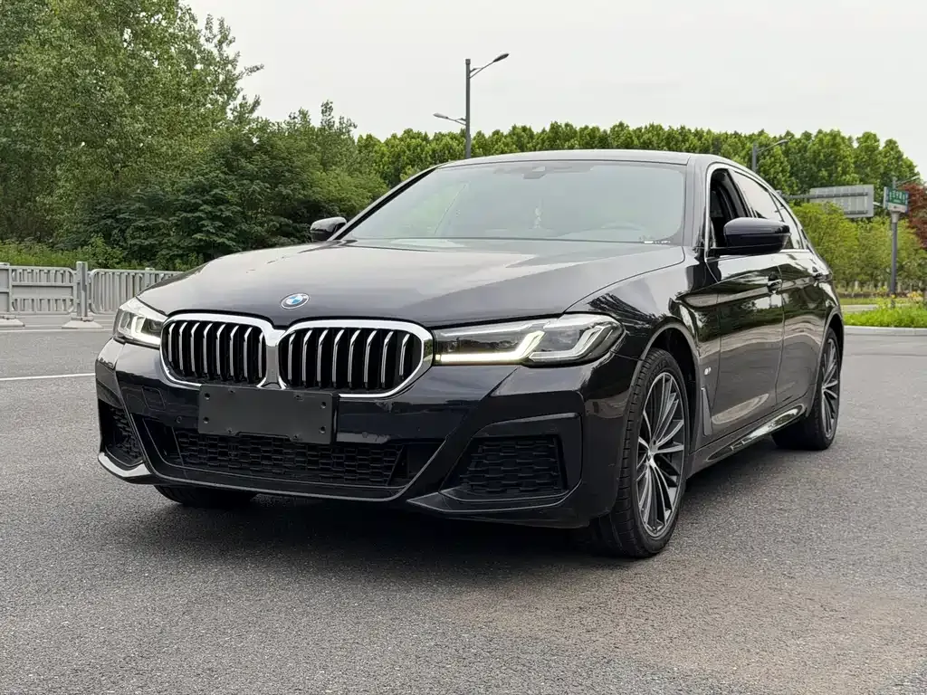BMW 5 Series — фото 1