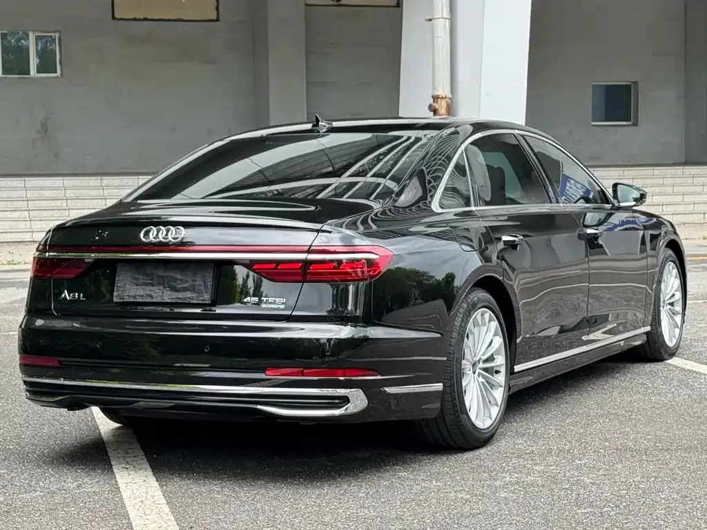 Audi A8 2023 из CN, фото 4