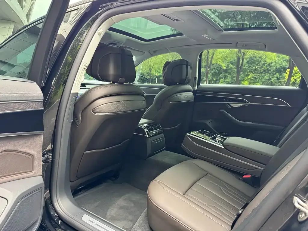 Audi A8 2023 из CN, фото 8