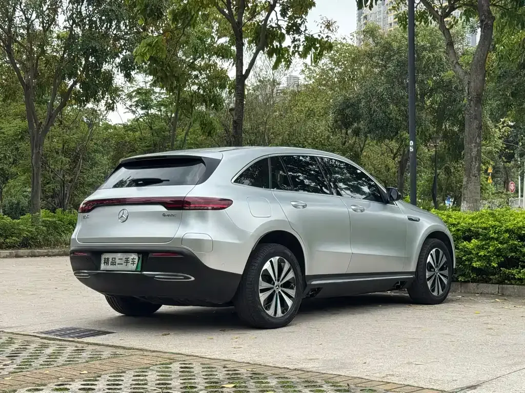 Mercedes-Benz EQC — фото 10