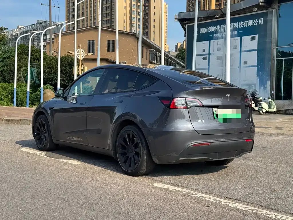 Tesla Model Y — фото 5